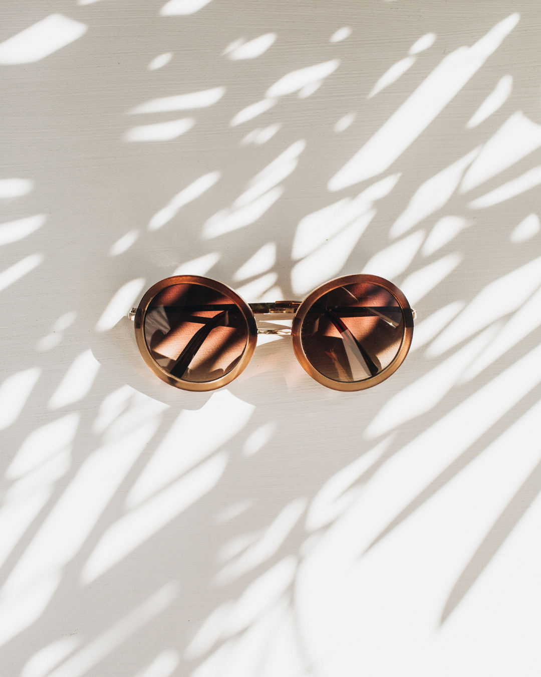 Top Sunglasses and Bag Trends for 2024: A Must-Have Guide