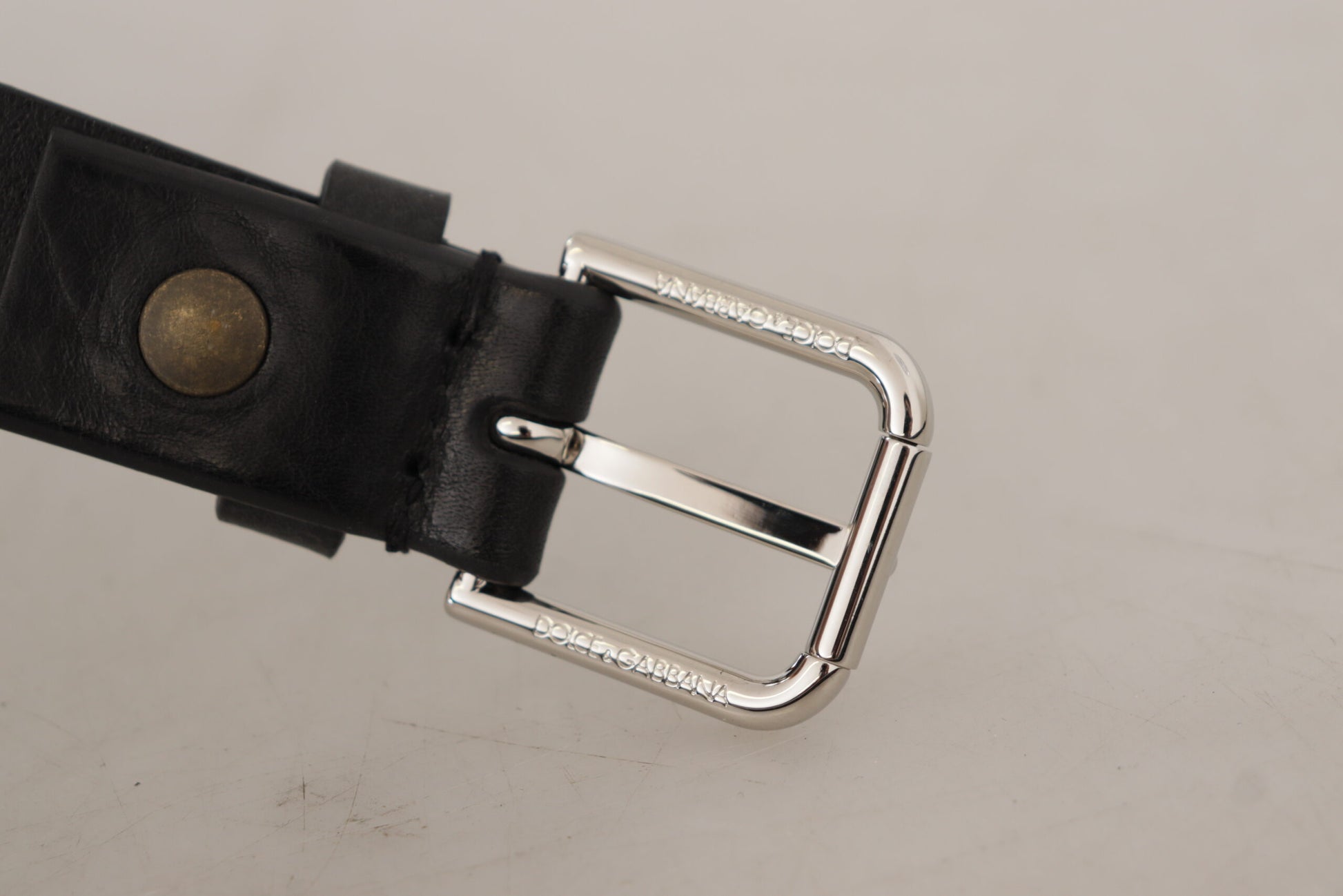 Elegant Black Leather Belt with Metal Buckle